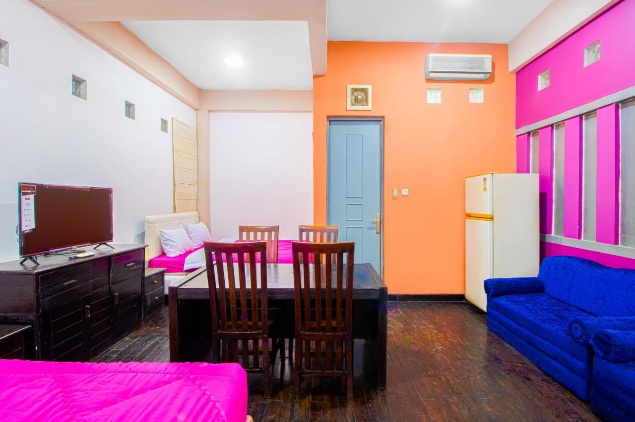 Tobana House Bintaro Hotel Jakarta Exterior photo